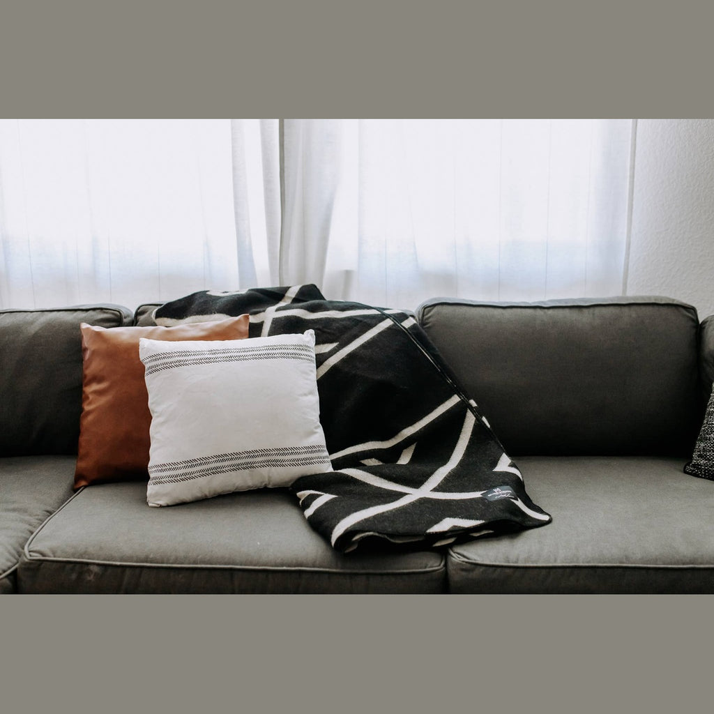 Diamante Throw Blanket - Natural / Black - Retreat Home Furniture