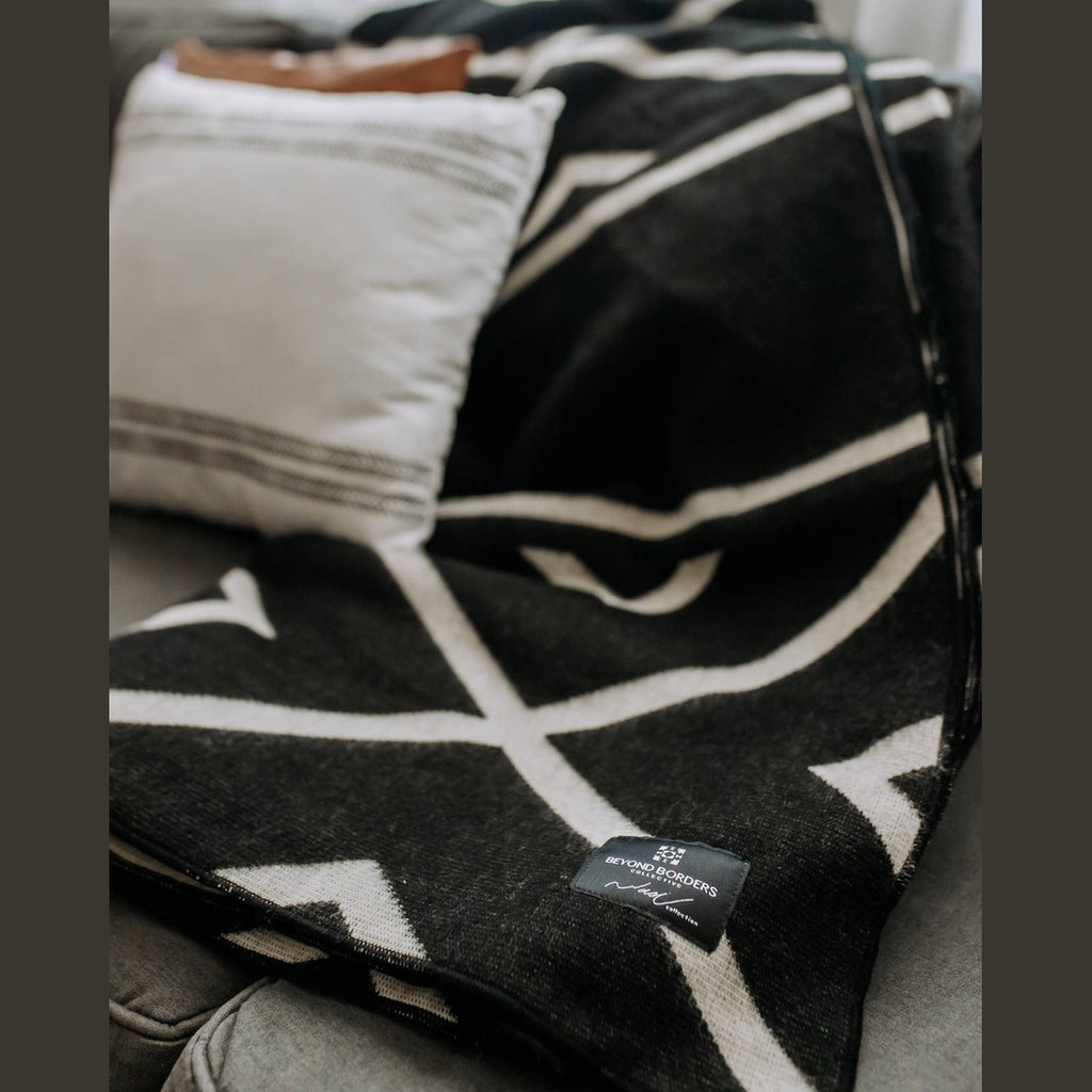 Diamante Throw Blanket - Natural / Black - Retreat Home Furniture