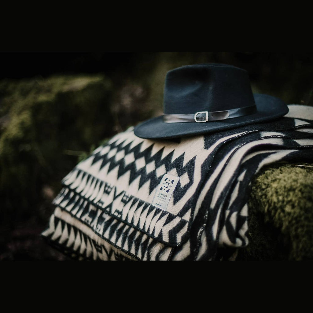 Awa Throw Blanket - Natural / Black - Retreat Home Furniture