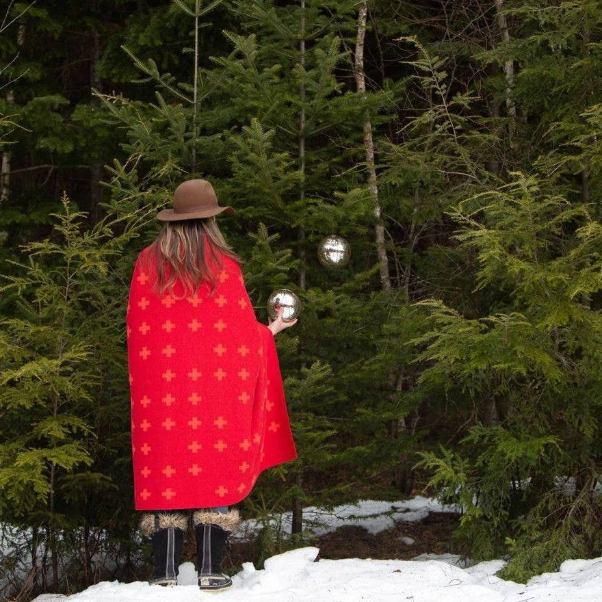 Modern Scatter Cross Throw Blanket - Retreat Home Furniture